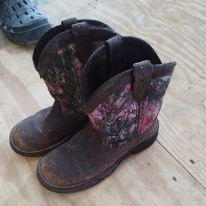 Mossy oak boots
